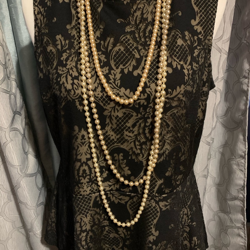 Pelum top. Black with light brown inside print.